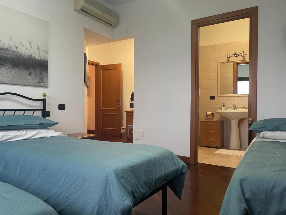 Bed and Breakfast Bb Nuova Fiera Di Roma à Fiumicino Extérieur photo